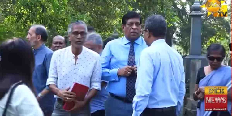 රනිල්ගෙ ආණ්ඩුවල ඇමැතිකම් කරපු රවී-හර්ෂ අද ලසන්ත සමරන්න බොරැල්ල කනත්තට ඇවිල්ලා! අනුර මිනීමරුවො අල්ලනකම් බලන් ඉන්න හැටි කියයි! උපදෙසුත් දෙයි! මේගොල්ලො ලසන්තගෙ හොඳ යාළුවොලු! VIDEO I Sri Lanka Latest News