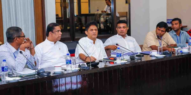 සජිත් අයවැයට ආයුධ ලෑස්ති කරයි! සියලු මන්ත්රීවරුන්-වෘත්තීය සමිති නියෝජිතයන් කැඳවයි! දත්ත-තොරතුරු මත පදනම්ව ආණ්ඩුවේ තර්ක බිඳින්න සියල්ල සූදානම්! VIDEO & PHOTOS I Sri Lanka Latest News