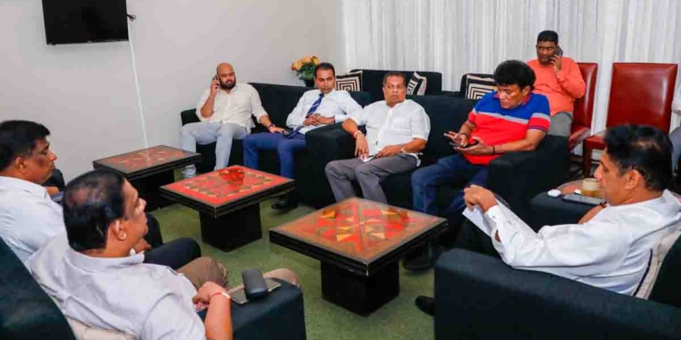 සජිත් හදිසි රැස්වීමක් කැඳවයි! පාර්ලිමේන්තුවේ මුලු විපක්ෂයම එකතුවෙලා ලොකු ගේමකට ලෑස්තිවෙයි! PHOTOS &VIDEO I Sri Lanka Latest News‍