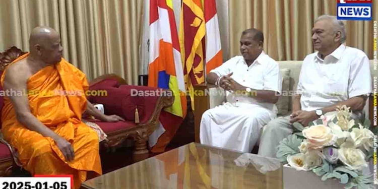 සජබ ප්‍රබලයෝ රැසක් මහනුවර ගිහින් මල්වතු-අස්ගිරි මහනාහිමිවරුන් රටේ ප්‍රශ්න ගැන දැනුවත් කරයි! VIDEO I Sri Lanka Latest News