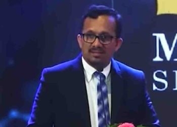හඳුන්නෙත්තිට මාස 2ට ඇමැතිකම මළ වදයක් වෙලා වගේ! දැන් මම මුදලාලි කෙනෙක් වගේ! උදේ 6 ඉදන් රෑ 12 වෙනකම් බඩු විකුණනවා! උදේම සීනි අය කතා කරනවා! ඊළඟට ලුණු අය කතා කරනවා! ඊළඟට පොල් අය කතා කරනවා! ඊළඟට ඔටෝමොබයිල් අය කතා කරනවා! ඊළඟට මිනරල් අය කතා කරනවා! ඊළඟට බස්වල අය කතා කරනවා! ඊළඟට ෆැක්ටරි අය එනවා! හවසට පතල් කපන අය එනවා! මහජන දිනය දවසට මම පොලී මුදලාලි වගේ! VIDEO I Sri Lanka Latest News