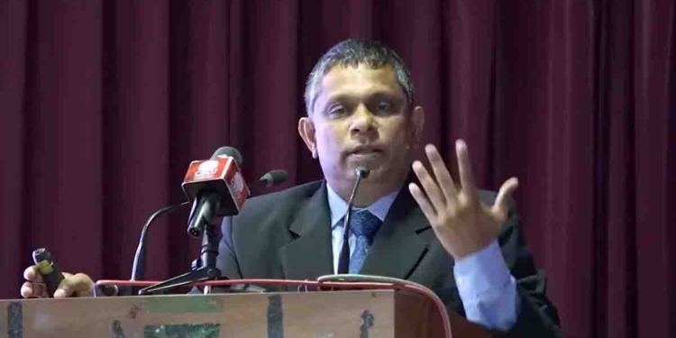 නියාමනයකින් තොරව වාහන ගෙන්වුවහොත් යළිත් විදේශ විනිමය අර්බූදයක්? ඍණ ශේෂය එන්න එන්නම වැඩිවෙනවා! පේරාදෙණි විශ්වවිද්‍යාලයේ ආර්ථික විද්‍යා අධ්‍යයන අංශයේ ජ්‍යෙෂ්ඨ මහාචාර්ය වසන්ත අතුකෝරල කියන කතාව! VIDEO I Sri Lanka Latest News