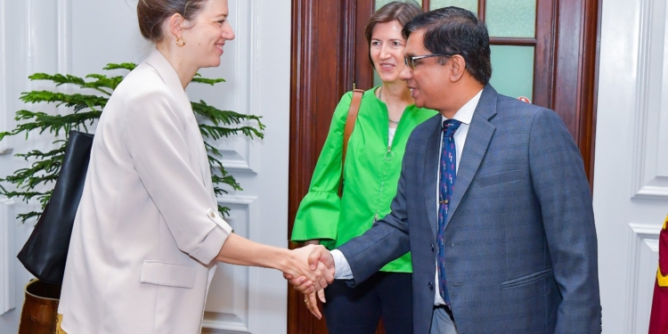 හොරකම් කරලා පිටරට හංගපු සල්ලි ආපහු ලංකාවට ගේන වැඩේට උදව් කරන්න ස්විට්සර්ලන්තය ලෑස්තියි! PHOTOS I Sri Lanka Latest News