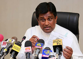 කතරගම දේවාලයෙන් අපේක්ෂා රෝහලේ අලුත් ගොඩනැගිල්ල හැදුවේ බලෙන්ද? දැන් ජාතික සැලැස්ම හැදුවා කිව්වනේ? ඒක පාර්ලිමේන්තුවට දාන්න! සුවසැරියට ගහපු එකත් අසාධාරණයි! නලින්දගේ කතාවට තවත් උත්තරයක්! VIDEO I Sri Lanka Latest News
