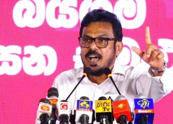 නැති ආචාර්ය පට්ටමක් නිසා කතානායක තනතුර නැතිකරගත් අශෝක රන්වල පළමු වතාවට ප්‍රසිද්ධ වේදිකාවට නගී! කතාව අතරමැදදී ජනාධිපතිතුමාගේ නමත් වරද්දයි! VIDEO I Sri Lanka Latest News