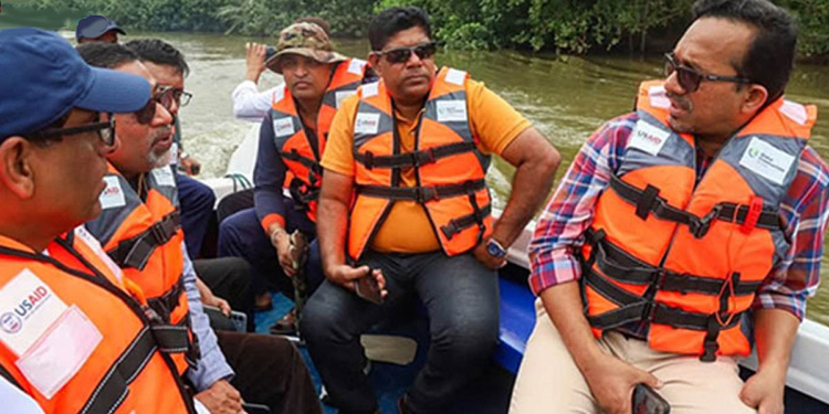 හඳුන්නෙත්ති නිල්වලා ගඟේ බෝට්ටු පදී!  Sri Lanka Latest News