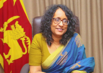 හරිනිට දැන් වැඩ වැඩියිලු! වෘත්තීය සමිති එක්ක කතාකරන්නවත් වෙලාවක් නැතිලු! අඟහරුවාදා ලොකු දෙයක් වෙන්න යනවලු! VIDEO I Sri Lanka Latest News