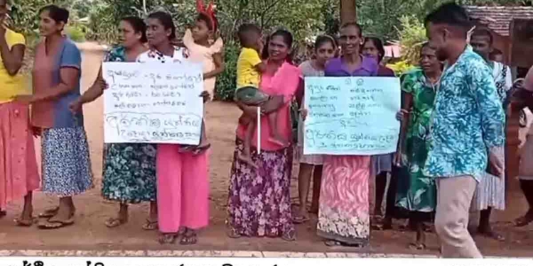 බඩු මිලට එරෙහිව වසන්ත සමරසිංහගේ අනුරාධපුරෙන්ම මිනිස්සු පාරට බැහැලා උද්ඝෝෂණ කරයි! VIDEO I Sri Lanka Latest News