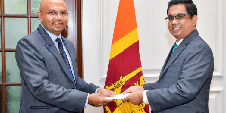 සුවසැරියත් ක්ලීන් කරයි! PHOTOS I Sri Lanka Latest News
