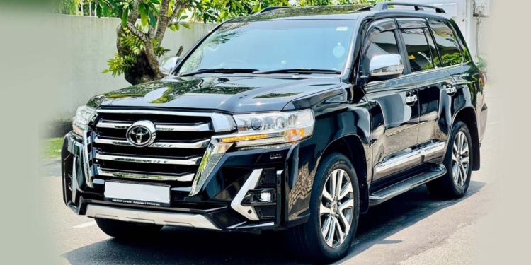 සියලු රාජ්ය ආයතනවල තියෙන අධිසුඛෝපභෝගී V8-ලෑන්ඩ්කෘෂර්-ප්රාඩෝ වෙන්දේසි කරන්න තීන්දු කරයි! Sri Lanka Latest News