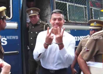 මාංචු දැම්මෙ නෑ.. KDH වෑන් එකේ ගෙනිච්චා කියලා කට්ටිය ඇඬුවනේ..! ඔන්න අද අත් දෙකට මාංචු දාලා බන්ධනාගාර බස් එකෙන් යෝෂිත උසාවියට ගෙනාවා! VIDEO I Sri Lanka Latest News