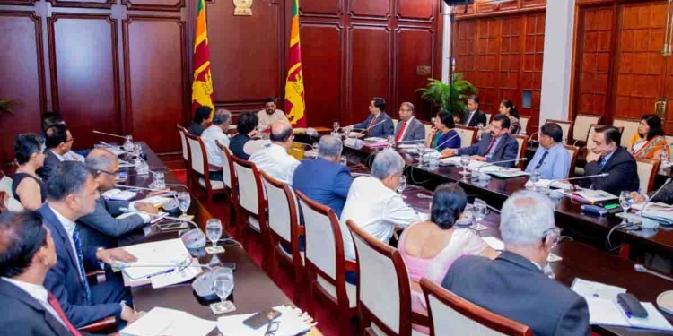 අයවැය විවාදය මැද්දේ අමාත්යංශ ලේකම්වරුන් ගෙන්වා අනුර ඉස්සරහට වැඩ කළ යුතු ආකාරය ගැන උපදෙස් දෙයි! රජයේ සියලු කාර්යාල රජයේ ගොඩනැගිලිවලට ගේන්නත් තීන්දු කරයි! PHOTOS I Sri Lanka Latest News