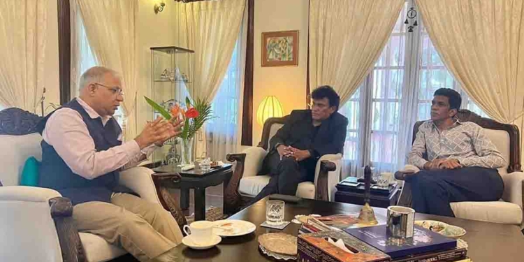 මනෝලා දිගාලා රාධක්‍රිෂ්ණන්ලා ගිහින් ඉන්දීය මහකොමසාරිස් හම්බවෙලා! PHOTOS I Sri Lanka Latest News