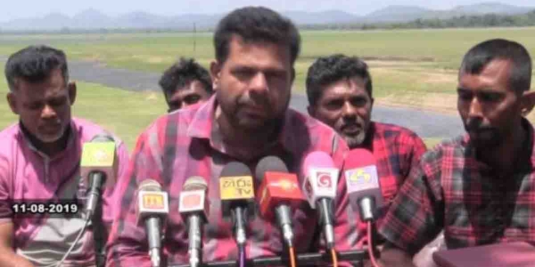 ඇමැති නාමල්ට අමුඩ ගස්සලා යවන්න ගොවි පිරිසක් සූදානම් වෙයි! VIDEO I Sri Lanka Latest News