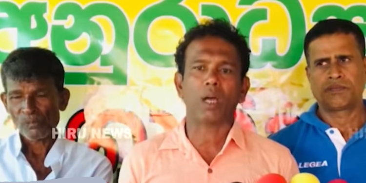 අම්පාරේ ගොවි හමුව උණුසුම් වෙයි! වී මිලට ගොවියෝ ගොවියෝ ගැටෙයි! ලාල්කාන්තට බයවෙලාද? ඇමැති නාමල්ටත් ගෙදර යන්න කියයි! VIDEO I Sri Lanka Latest News