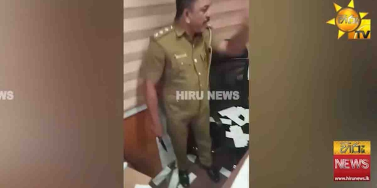 රජයේ මුද්රණ දෙපාර්තමේන්තුව ගිනියම් වෙයි! ආරක්ෂක පොලිස් නිලධාරියා පිහියක් අතින් අරන් සේවකයන් එක්ක බහින්බස් වෙයි! VIDEO I Sri Lanka Latest News
