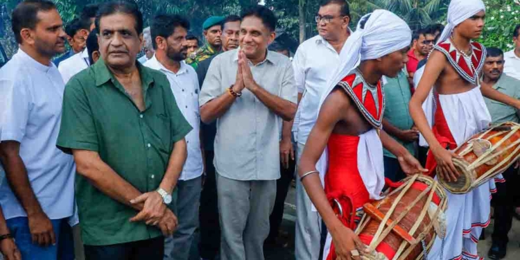 මිනීමරුවන්ට බයක් සැකක් නැතිව උසාවිය ඇතුළට ඇවිත් මිනීමරන්න තරම් රටේ ආරක්ෂාව පහළට වැටිලා! අයවැයෙන් දුප්පත්කම තුරන් කරන වැඩපිළිවෙළක් හදන්න ආණ්ඩුවට බැරි වුණත් බය නැතිව මිනීමරන සංස්කෘතියක් නම් හදලා තියෙනවා!  සජිත් යටියන්තොටට යයි! VIDEO & PHOTOS I Sri Lanka Latest News