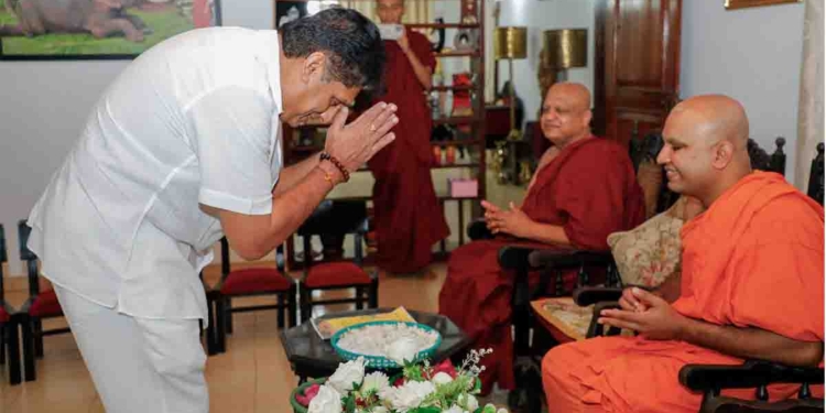 විපක්ෂනායක කාර්යාලයේ බැතිබර දායකත්වයෙන් මෙවර නවම් පෝදා ධර්ම දේශනාව කෝට්ටේ නාගවිහාරයේදී! VIDEO & PHOTOS I Sri Lanka Latest News