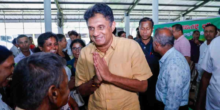 එදා ගොවියා වෙනුවෙන් කෑගැහුවා! වීවලට ස්ථාවර මිලක් දෙනවා කිව්වා! ස්ථාවර මිල නීතියක් කරනවා කිව්වා! ගොවියා රජ කරවනවා කිව්වා! තාම සහතික මිල නෑ! පොහොර සහනාධාරය 25000ක් දෙනවා කිව්වත් සමහර ගොවීන්ට දීලා තියෙන්නේ කොටසයි! අසාධාරණයට ලක්වෙච්ච ගොවීන් වෙනුවෙන් සජිත් පෙනීසිටී! VIDEO & PHOTOS I Sri Lanka Latest News