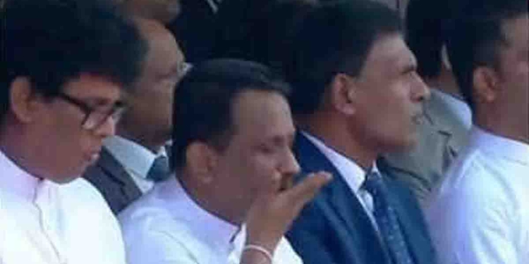 ආණ්ඩුවේ ඇමැතිවරු නිදහසේ කජු කාපු සීන් එක ටිකක් දුරදිග යයි! VIDEO I Sri Lanka Latest News