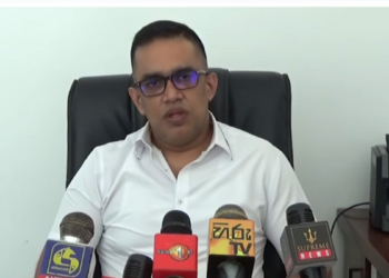 ආවා.. ආවා.. ආවා.. පළමු වාහන නැව ලංකාවට ඕන්න ආවා… ගානත් අඩුවෙලාලු! බ්‍රෑන්ඩ් නිව් වැගන් ආර් එකක් ලක්ෂ 60ට වගේ ගත්තැහැකිලු! VIDEO I Sri Lanka Latest News