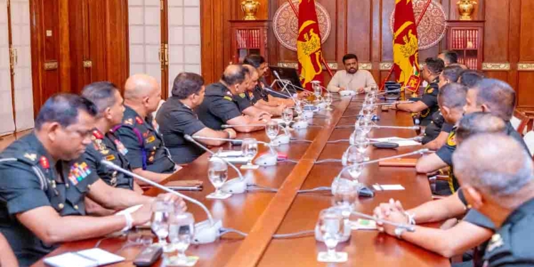 ජාතික ආරක්ෂාව අනතුරේ කියලා විපක්ෂය කරන චෝදනා මැද්දේ අනුර යුද හමුදා ප්රධානීන් එක්ක ආරක්ෂාව ගැන විශේෂ සාකච්ඡාවක! PHOTOS I Sri Lanka Latest News