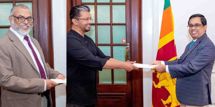 ජ්යෙෂ්ඨ මාධ්යවේදීන් දෙදෙනකුට අනුරගෙන් තනතුරු! සිරසෙ චන්දන ජනාධිපති මාධ්ය උපදේශක! ජාත්යන්තර මාධ්ය සහ උපායමාර්ගික සන්නිවේදන අධ්යක්ෂ තනතුර රොයිටර් සේවයේ අනුරුද්ධ ලොකුහපුආරච්චිට! PHOTOS I Sri Lanka Latest News