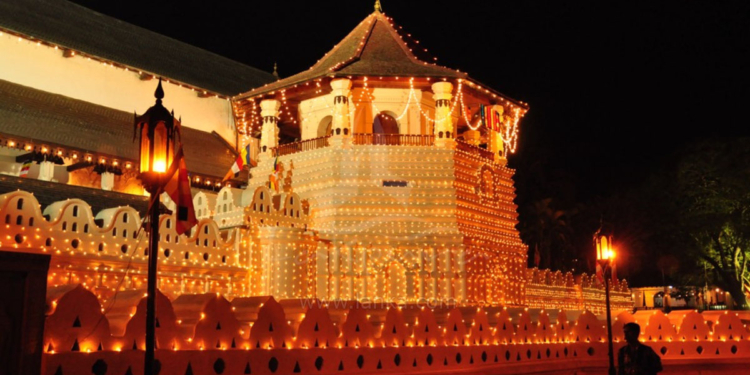අනුර අලුත් අවුරුදු මාසයේදී විශේෂ දළදා ප්‍රදර්ශනයක් තියන්න ලෑස්ති වෙයි!Sri Lanka Latest News
