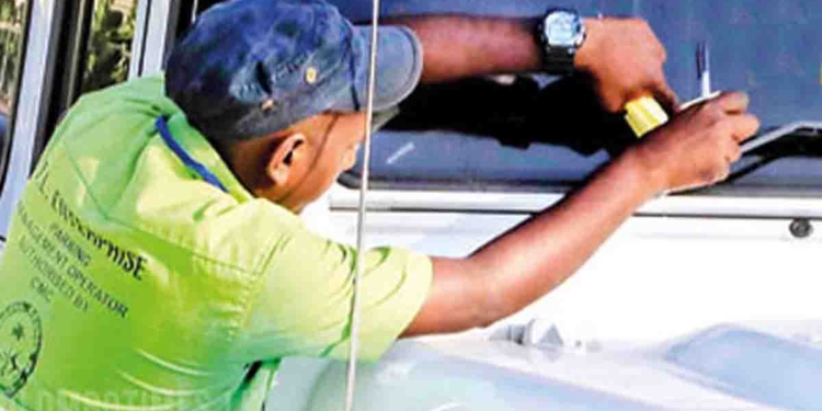 කොළඹ පාකින් ටිකට් ජාවාරමට අහුවෙන්න එපා! නවත්තපු ගමන් සල්ලි දෙන්න යන්නත් එපා! විනාඩි 10ක් නොමිලේ නවත්තගෙන ඉන්න පුළුවන්! පෝය දවස්වල විශේෂ නිවාඩු දිනවල ටිකට් කඩන්නත් බෑ!  I Sri Lanka Latest News