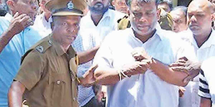 එකලස් කරපු වාහනයක් හංගපු සිද්ධියකට හිටපු මන්ත්‍රී ශාන්ත අබේසේකර සහ පුතා අත්අඩංගුවට!  I Sri Lanka Latest News