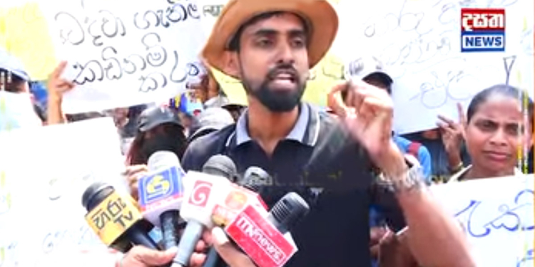 ආණ්ඩුවේ හනිමූන් ඉවරයි! දැන් තැන තැන ප්‍රශ්න පටන් අරන්! රස්සා නැති උපාධිධාරීන් රස්සා ඉල්ලා කොටුව වටලයි! VIDEO I Sri Lanka Latest News