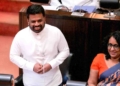 ලැබී ඇති අවස්ථාව කිසිසේත් මගහැර ගන්නේ නෑ! රට දිනවීමේ ගමනට අකුල් හෙලූ පිරිසක් ලෙස ඉතිහාසයට එක් නොවී එහි පංගුකරුවන් වන්න! අනුර පාර්ලිමේන්තුවේදී විපක්ෂයේ සියලු දෙනාට ආරාධනා කරයි! I Sri Lanka Latest News