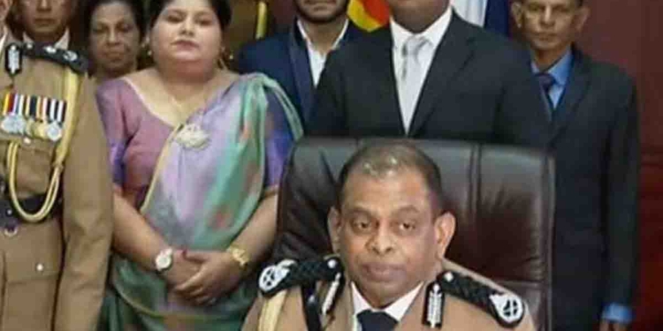 දේශබන්දු බාරවෙන අස්සේ දේශබන්දුගේ බිරිය ගිහින් අතුරුගිරිය පොලිසියට පැමිණිල්ලක් කරයි! I Sri Lanka Latest News