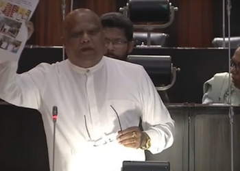 ආණ්ඩුවත් එක්ක විපක්ෂයත් තරගෙට ලැයිස්තු එළියට දාන්න පටන් ගනී! VIDEO I Sri Lanka Latest News