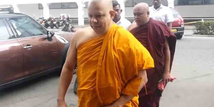 කිරිවෙහෙර විහාරාධිපති කොබවක ධම්මින්ද හිමියන් CIDයට එයි! මහින්දගේ කතරගම ගෙදර දුරදිග යයි! VIDEO I Sri Lanka Latest News