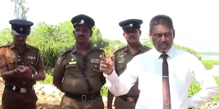 ටියුෂන් ගුරෙක් බොල්ගොඩ ගඟ රක්ෂිතය පස්වලින් පුරවලා! හරියට ගඟ මැන්නොත් තවත් බලෙන් අල්ලගත්ත ඉඩම් හොයාගන්න පුළුවන්! VIDEO I Sri Lanka Latest News