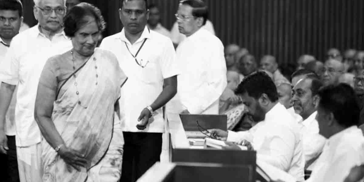හිටපු ජනාධිපතිලා ටික එක රොත්තට.! දැන් ජනාධිපති  විපක්ෂනායක එක පෙළට..! මාර අහඹු ඡායාරූප පෙළක්! PHOTOS I Sri Lanka Latest News