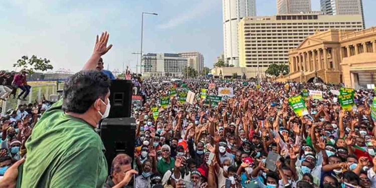 තාමත් රනිල් ඇතුළු එජාප දූෂිතයන් එක්ක එකතු වෙන්න හොරෙන් කතා කරන සජබෙ ජ්‍යෙෂ්ඨයන් පක්ෂෙන් පන්නා දමන්න! සජබයේ පිරිසුදු තරුණ කැරැල්ලක් අත ළඟයි! I Sri Lanka Latest News