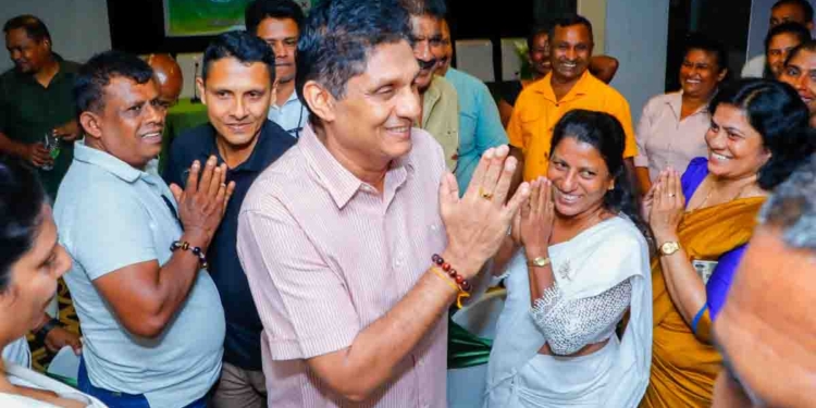 විපක්ෂයේ මන්ත්‍රී අනුර කුමාර දිසානායකයි ජනාධිපති අනුර කුමාර දිසානායකයි කියන්නේ එක්කෙනෙක් නෙමෙයි දෙන්නෙක්! මෙන්න හම්බන්තොටදී සජිත් හේතු පැහැදිලි කරපු හැටි!  VIDEO &PHOTOS I Sri Lanka Latest News