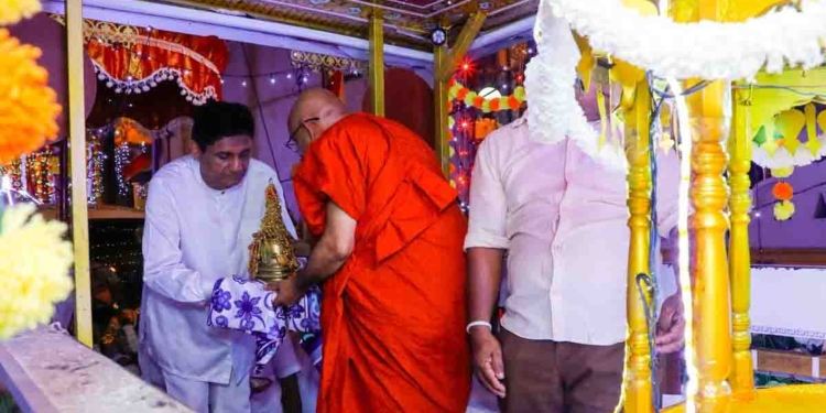 අතුලදස්සනා බෞද්ධ මධ්යස්ථානයේ 35 වැනි වාර්ෂික පෙරහර මංගල්ලයට බොරැල්ලේ අතුල හිමියන්ගෙන් සජිත්ට ආරාධනා! අටලෝ දහම ගැන සජිත් කියපු කතාව! VIDEO & PHOTOS I Sri Lanka Latest News