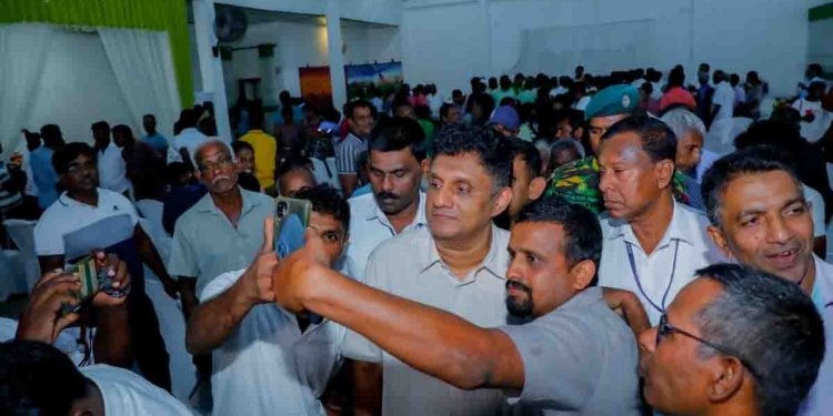 රාජ්‍ය සේවකයාටත් කොකා පෙන්නුවා! ගොවියාටත් කොකා පෙන්නුවා! ඒ මදිවාට කැලෑ නීතිය රජවෙලා! සජිත් හොරොව්පතානට එයි! VIDEO & PHOTOS I Sri Lanka Latest News