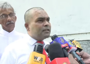 ටොපි-චොක්ලට්-චුවින්ගම් ගේද්දී අත යට ගේමක් ගහලා! පාරිභෝගික අධිකාරියේ නිලධාරීන් පිරිසකට එරෙහිව බරපතළ චෝදනාවක්! ගෙවල්-වාහන-ඉඩම් තුන හතර තියාගෙන ඉන්නේ! වහාම විමර්ශනයක් කරන්න! මේ රටේ දේශපාලඥයන්ට වඩා හොරකම් කරන්නේ නිලධාරීන්! අල්ලස් කොමිසමට ආපු පැමිණිල්ල! VIDEO I Sri Lanka Latest News