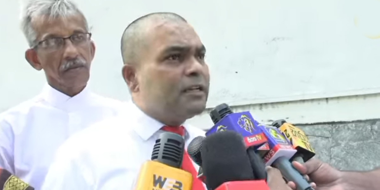 ටොපි-චොක්ලට්-චුවින්ගම් ගේද්දී අත යට ගේමක් ගහලා! පාරිභෝගික අධිකාරියේ නිලධාරීන් පිරිසකට එරෙහිව බරපතළ චෝදනාවක්! ගෙවල්-වාහන-ඉඩම් තුන හතර තියාගෙන ඉන්නේ! වහාම විමර්ශනයක් කරන්න! මේ රටේ දේශපාලඥයන්ට වඩා හොරකම් කරන්නේ නිලධාරීන්! අල්ලස් කොමිසමට ආපු පැමිණිල්ල! VIDEO I Sri Lanka Latest News