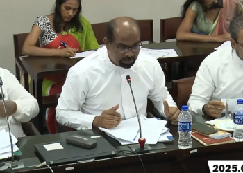 මුළු කොළඹම එක මොහොතේ කළුවර කරන්න පුළුවන් ස්විච් පාලනය කොළඹ නගර සභාවෙන් දීලා තියෙන්නේ පුද්ගලික කොම්පැනියකට! මුළු කොළඹම කළුවර කරනවා කියලා තර්ජනයත් කරලා! මෙන්න දැනගන්න කොළඹ නගර සභාවේ වැඩ! මේ පොඩ්ඩයි තව ලොකු ඒවා තියෙනවා! VIDEO I Sri Lanka Latest News