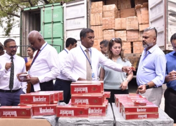 රේගු භාරයට ගත් රු. බිලියන 1.2ක නීති විරෝධී විදේශීය දුම්වැටි තොගයක් විනාශ කරයි! PHOTOS I Sri Lanka Latest News