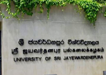 ආණ්ඩුව හිතුවක්කාරයි! මුරණ්ඩුයි! මෙහෙම ආණ්ඩුවකට යන්න බෑ! විශ්වවිද්‍යාල ආචාර්යවරු ආණ්ඩුවට එරෙහිව පාරට බහින්න ලෑස්ති වෙයි! අපිත් එක්ක හරිනි ඒ කාලෙ පාරට බැහැලා සටන් කළා! එයාටවත් මේක තේරෙන්නෙ නැද්ද? VIDEO I Sri Lanka Latest News