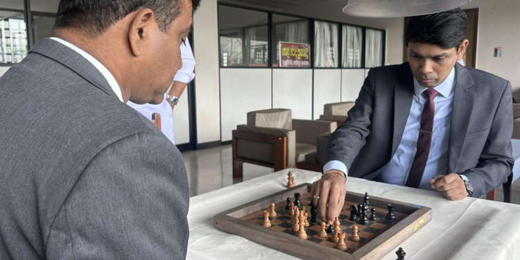 නලින් බණ්ඩාරයි අර්චුනායි පාර්ලිමේන්තුව ඇතුළේ වෙනම සටනක! PHOTOS I Sri Lanka Latest News