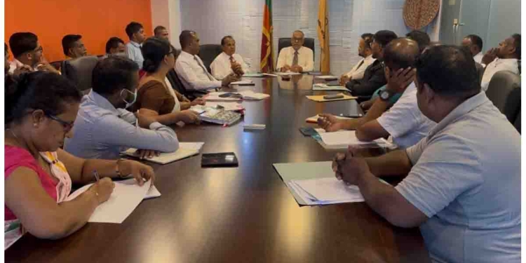 ලුණු ගණන් එක එක විදිහට! පාරිභෝගික අධිකාරිය ලුණු සමාගම් 18ම ගෙන්වයි! කන්න පුළුවන් ගාණකට ලුණු දෙන්න සාකච්ඡාවක්! PHOTOS I Sri Lanka Latest News