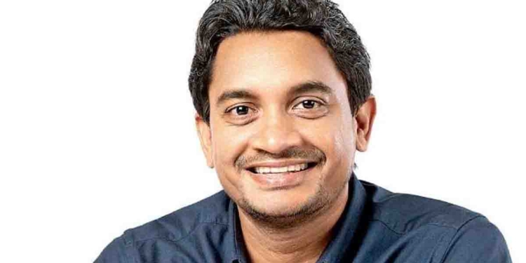 මඩ ගහනවා කියලා පොලිසියේ පැමිණිලි කළ නියෝජ්ය ඇමැති චතුරංග අබේසිංහට වෙලා තියෙන්නේ කොහොල්ලෑ බබාට වෙච්ච දේ! කරන්න දෙයක් නෑ! කාට හරි මඩ ගහන එක ප්රජාතන්ත්ර විරෝධී ක්රියාවක් ලෙස සලකන්නේ නෑ! VIDEO I Sri Lanka Latest News