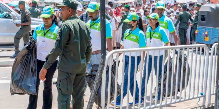 ‘ක්ලීන් ශ්‍රී ලංකා’ මහනුවර ක්ලීන් කරන්න අදත් බහී! PHOTOS I Sri Lanka Latest News